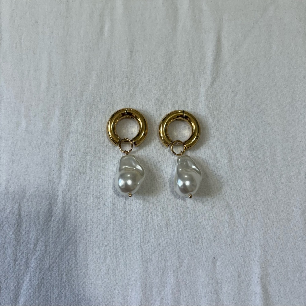Elegant Gold and Pearl Drop Earrings